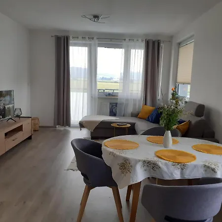 Novy Byt S Parkovanim Na Dosah Tatram.